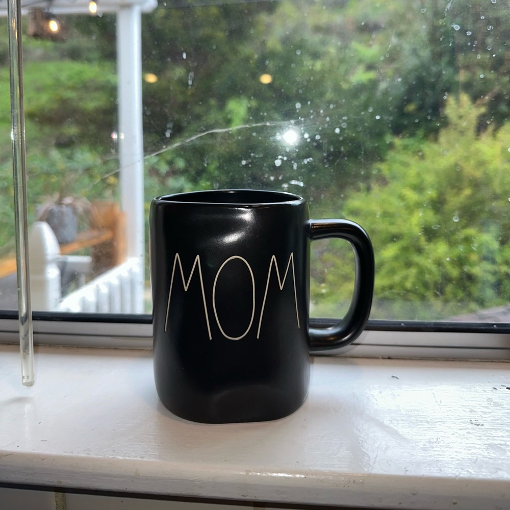 Rae Dunn “MOM” Mug black Artisan Collection by Magenta